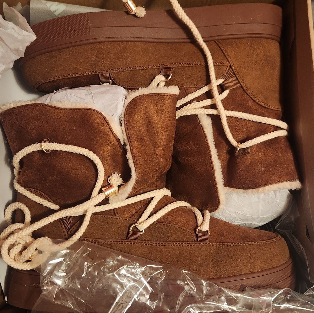 MIA Tan Winter Boots with Cream Laces